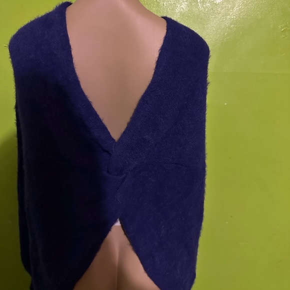 Backless Sweater - Picture 2 of 2